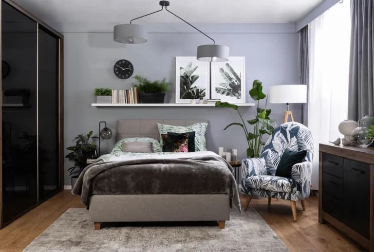 Jak wydzielić sypialnię w kawalerce – sprawdzone sposoby na przestrzeń