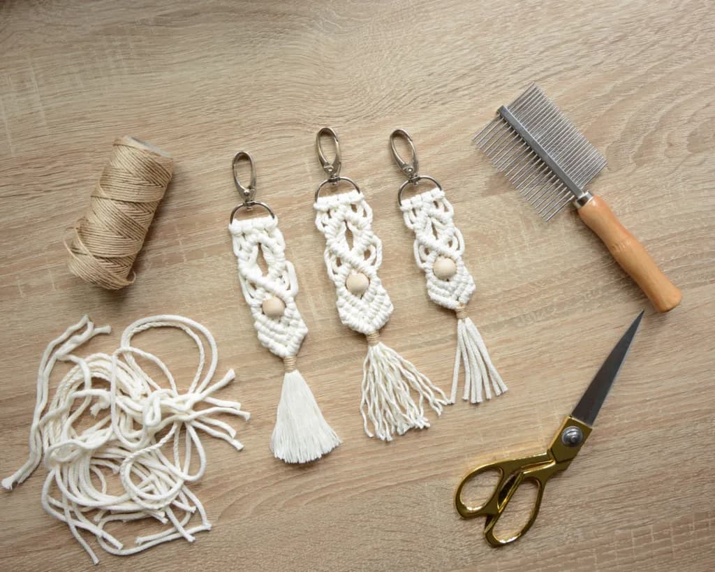 Jak zrobić brelok makrama DIY – proste kroki i inspirujące wzory dla każdego