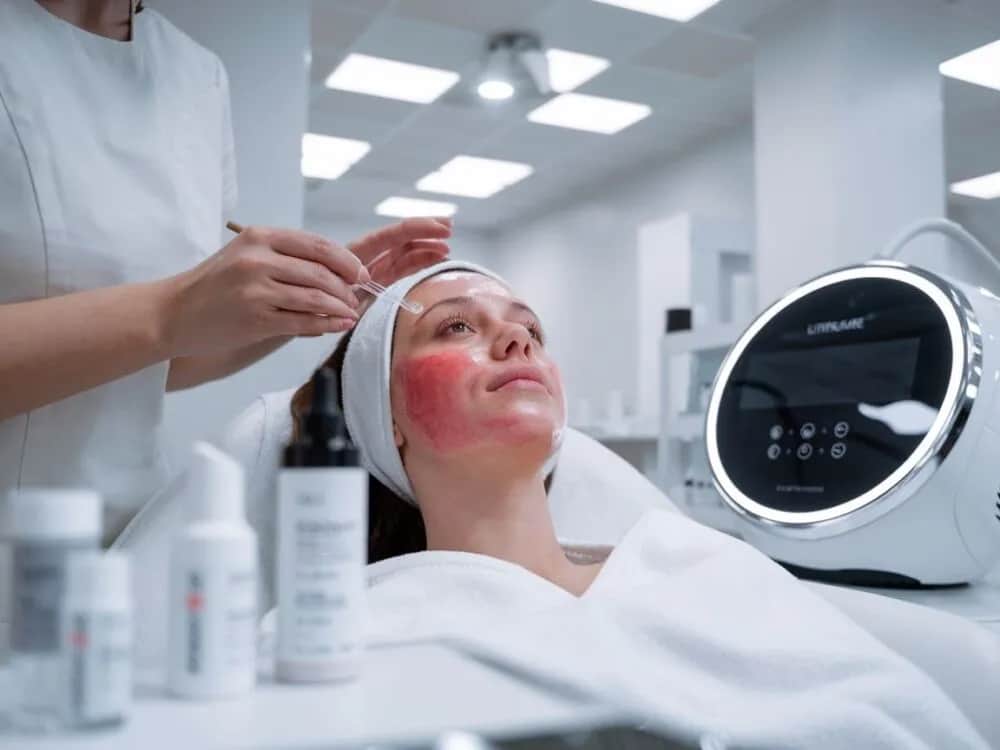 Jakie ampułki do peelingu kawitacyjnego wybrać? Poradnik i ranking najlepszych produktów