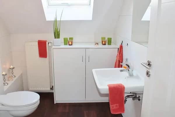 Jak skutecznie zabezpieczyć szafkę pod umywalką przed wilgocią i uszkodzeniami